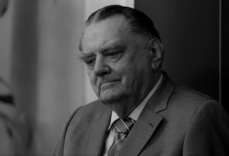 Jak przebiegało głosowanie nad odwołaniem rządu Jana Olszewskiego?