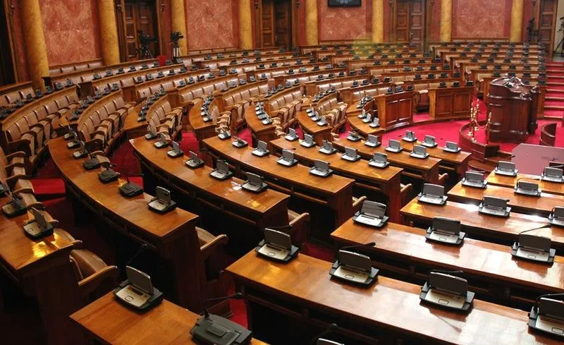 Kiedy w Polsce wprowadzono parlament dwuizbowy? Historia i znaczenie tej instytucji